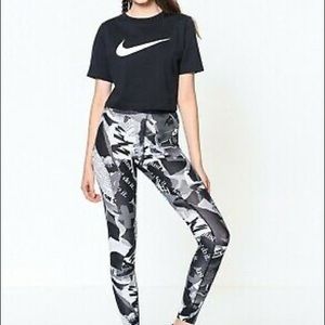 Nike newsprint leggings like new